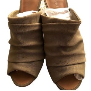 Apepazza green size 9.5 wedge slides army green NIB